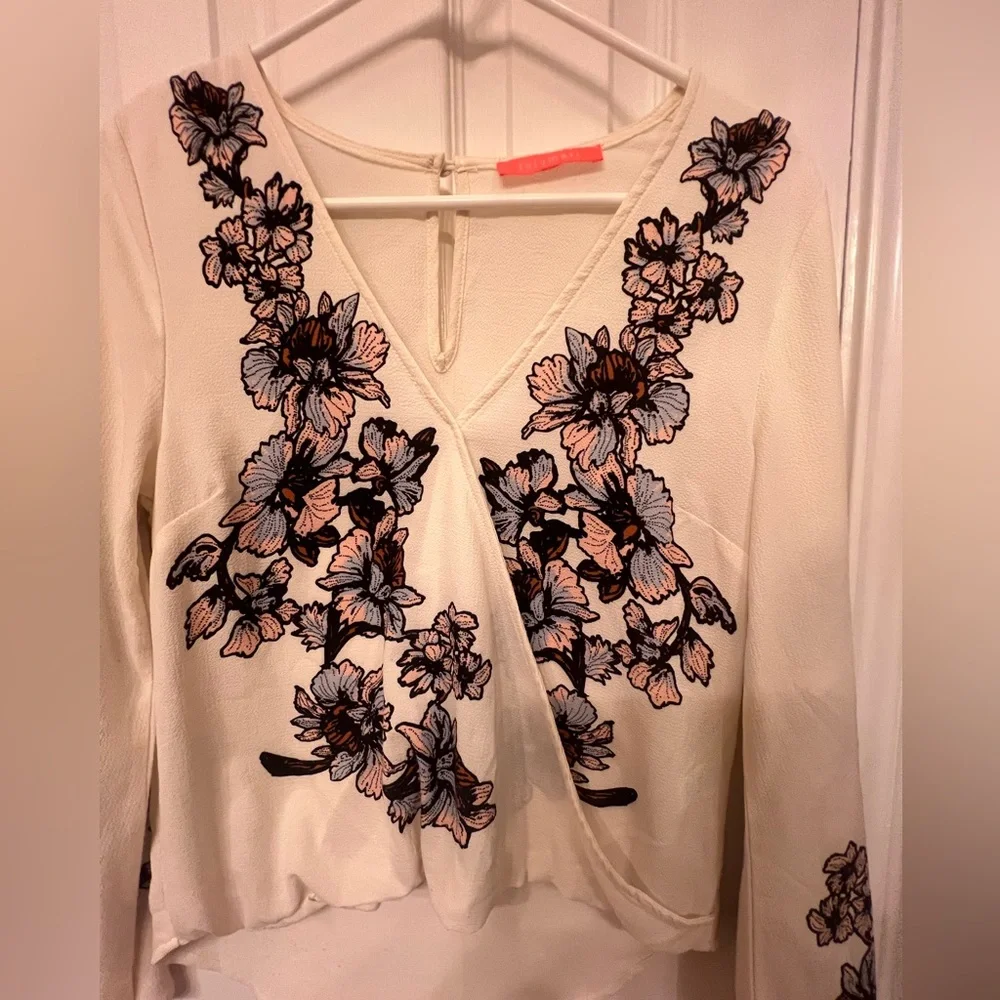 Lulumari faux cream top with floral design, size small